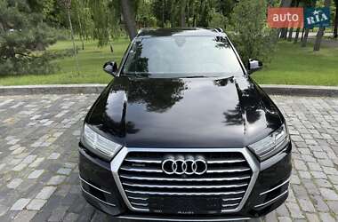 Позашляховик / Кросовер Audi Q7 2016 в 