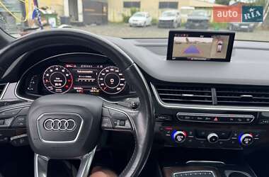 Внедорожник / Кроссовер Audi Q7 2016 в 