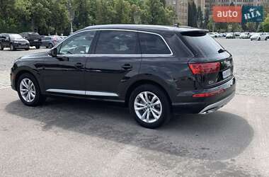 Позашляховик / Кросовер Audi Q7 2017 в 