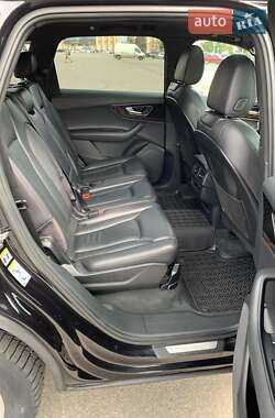 Позашляховик / Кросовер Audi Q7 2017 в 