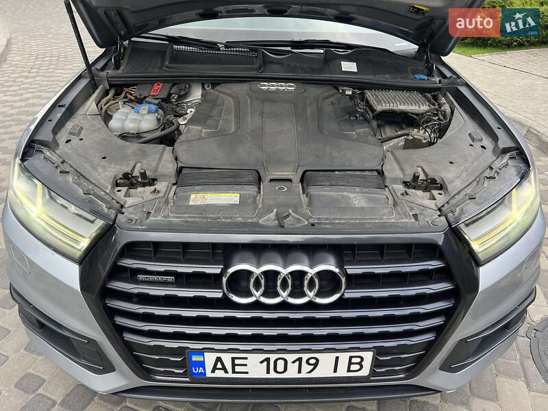 Позашляховик / Кросовер Audi Q7 2016 в Дніпрі