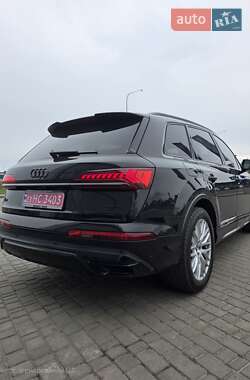 Позашляховик / Кросовер Audi Q7 2020 в 
