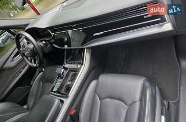 Позашляховик / Кросовер Audi Q7 2020 в 