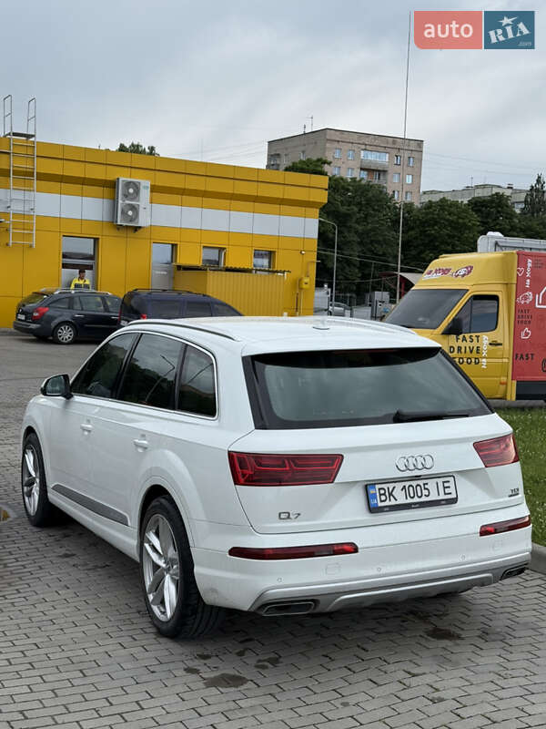 Позашляховик / Кросовер Audi Q7 2016 в Рівному