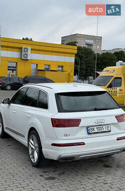 Внедорожник / Кроссовер Audi Q7 2016 в 