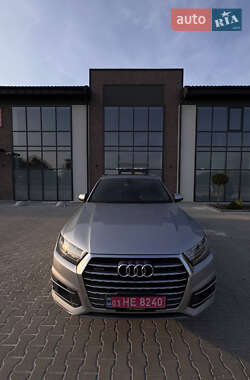 Внедорожник / Кроссовер Audi Q7 2017 в 