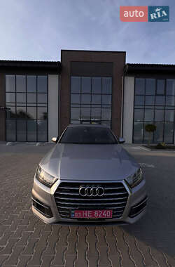 Внедорожник / Кроссовер Audi Q7 2017 в 