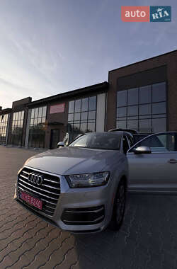 Внедорожник / Кроссовер Audi Q7 2017 в 