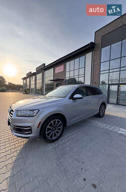 Внедорожник / Кроссовер Audi Q7 2017 в 