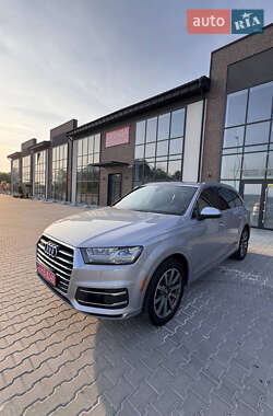 Внедорожник / Кроссовер Audi Q7 2017 в 