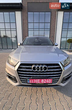 Внедорожник / Кроссовер Audi Q7 2017 в 
