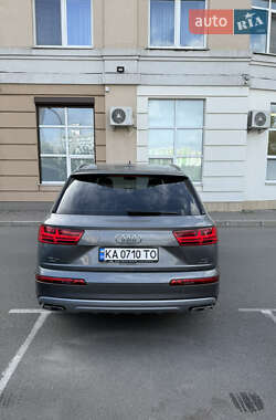 Внедорожник / Кроссовер Audi Q7 2015 в 