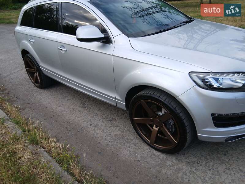 Позашляховик / Кросовер Audi Q7 2010 в 