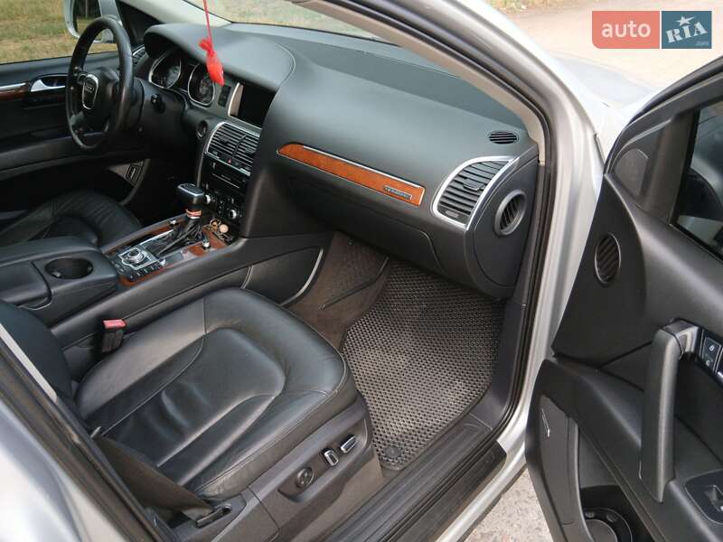 Позашляховик / Кросовер Audi Q7 2010 в Кривому Розі