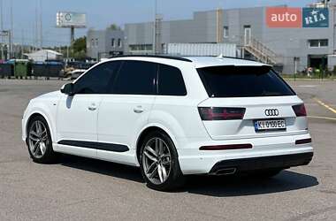 Позашляховик / Кросовер Audi Q7 2016 в 