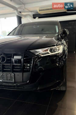 Внедорожник / Кроссовер Audi Q7 2022 в 