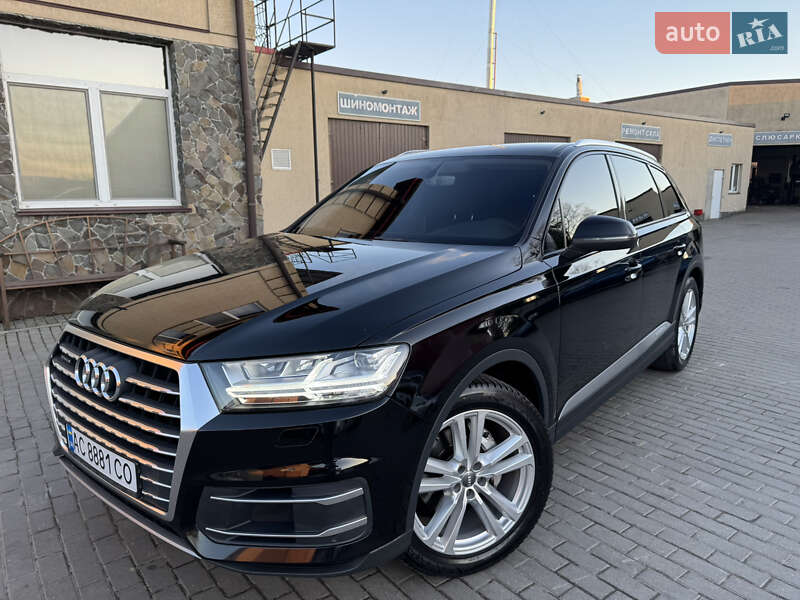 Позашляховик / Кросовер Audi Q7 2015 в Володимирі