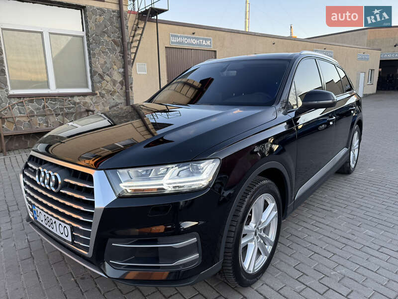 Позашляховик / Кросовер Audi Q7 2015 в Володимирі