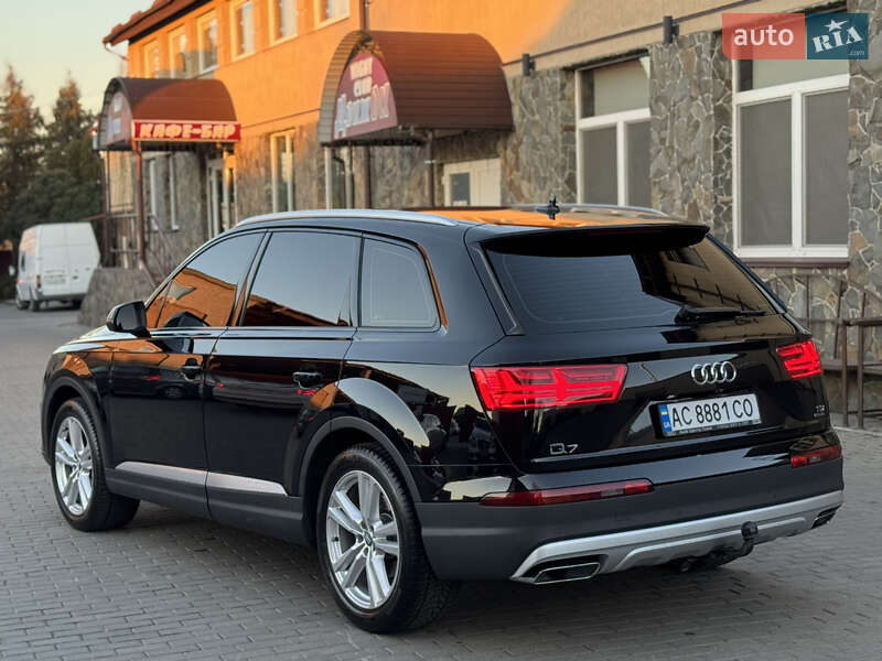 Позашляховик / Кросовер Audi Q7 2015 в Володимирі