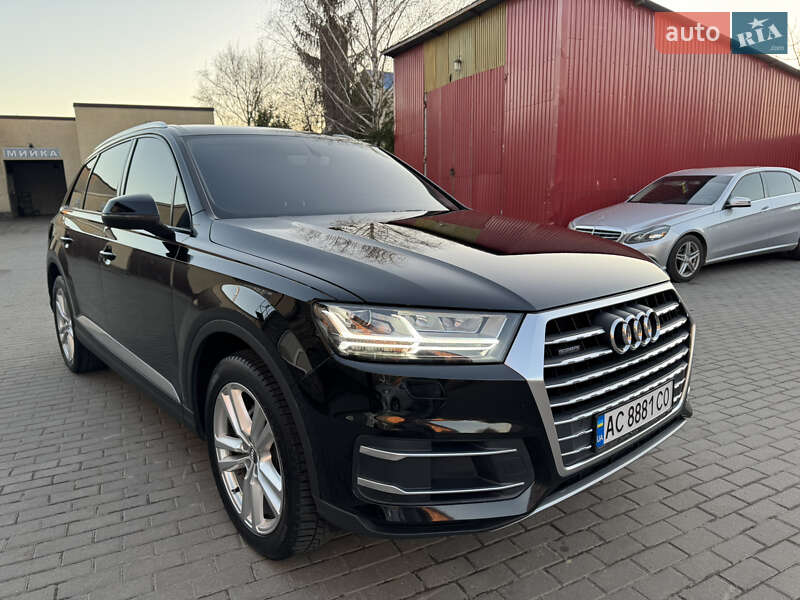 Позашляховик / Кросовер Audi Q7 2015 в Володимирі