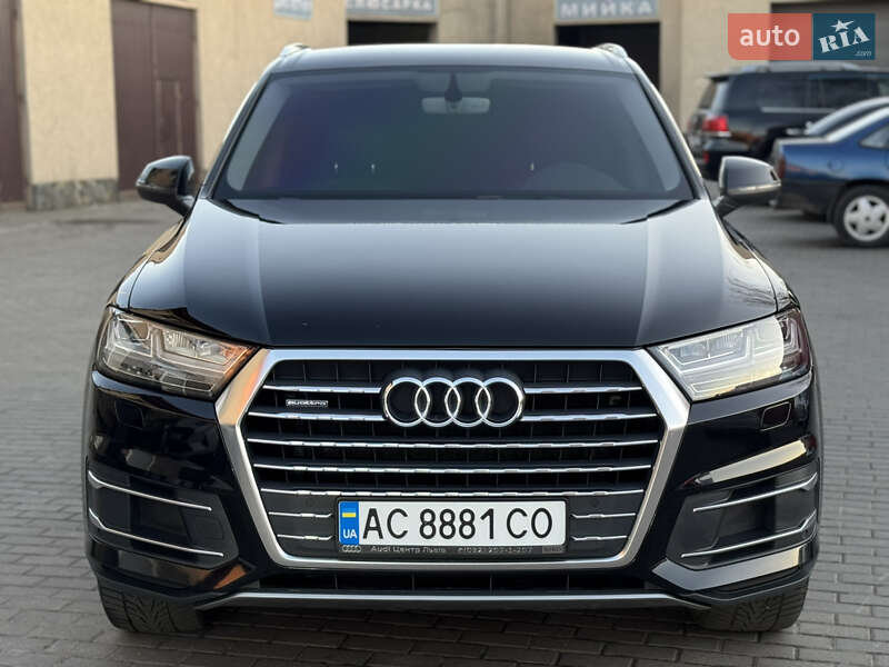 Позашляховик / Кросовер Audi Q7 2015 в Володимирі