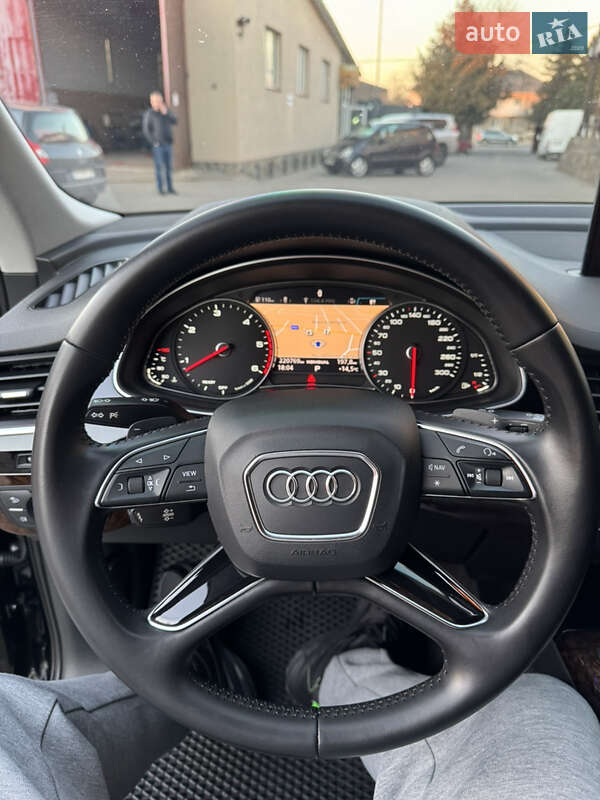 Позашляховик / Кросовер Audi Q7 2015 в Володимирі