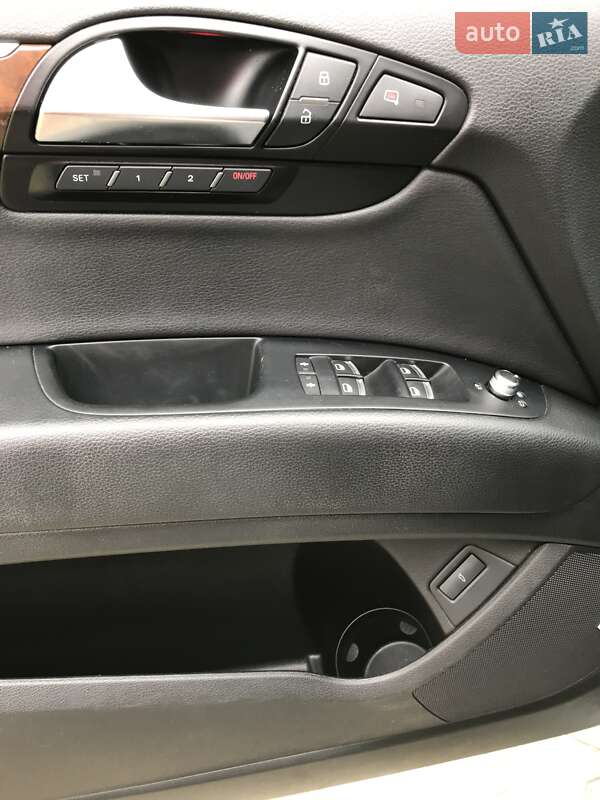 Позашляховик / Кросовер Audi Q7 2012 в Києві