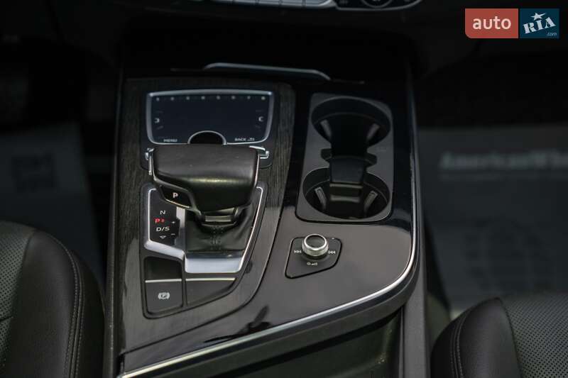 Внедорожник / Кроссовер Audi Q7 2017 в Черновцах