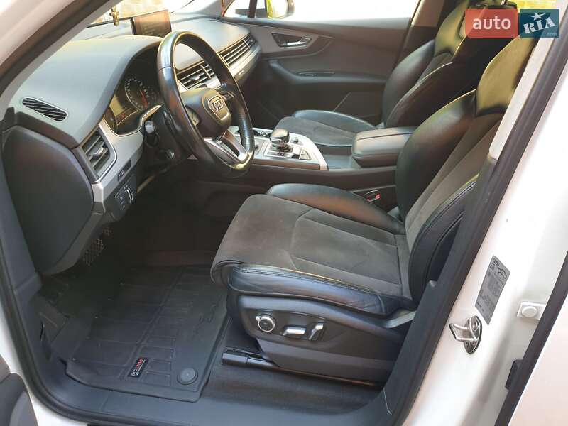 Внедорожник / Кроссовер Audi Q7 2017 в Мукачево