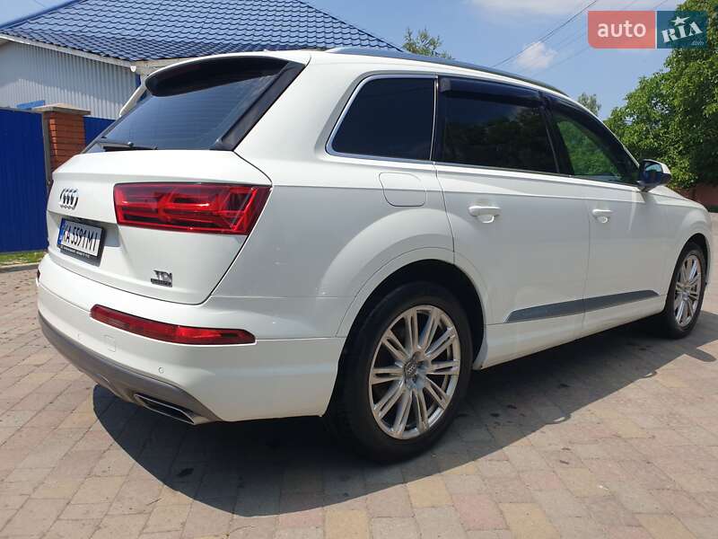 Внедорожник / Кроссовер Audi Q7 2017 в Мукачево