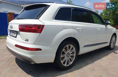 Внедорожник / Кроссовер Audi Q7 2017 в 