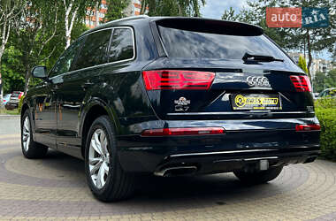 Внедорожник / Кроссовер Audi Q7 2016 в 