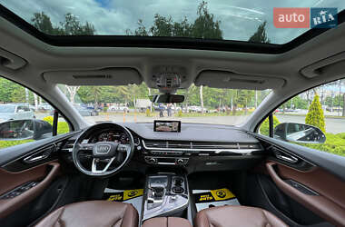 Внедорожник / Кроссовер Audi Q7 2016 в 