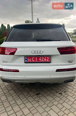 Внедорожник / Кроссовер Audi Q7 2018 в 