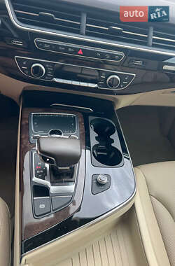 Внедорожник / Кроссовер Audi Q7 2018 в 