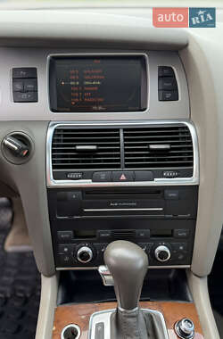 Внедорожник / Кроссовер Audi Q7 2010 в 