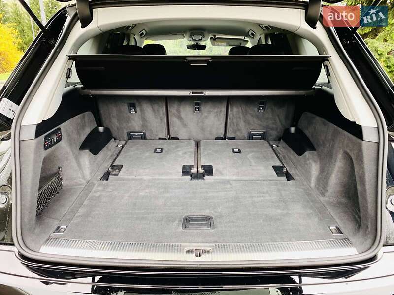 Внедорожник / Кроссовер Audi Q7 2017 в Богородчанах