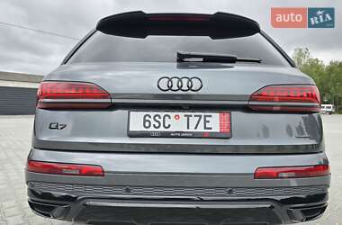 Внедорожник / Кроссовер Audi Q7 2021 в 