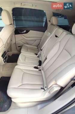 Позашляховик / Кросовер Audi Q7 2016 в 