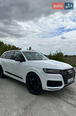 Внедорожник / Кроссовер Audi Q7 2017 в 