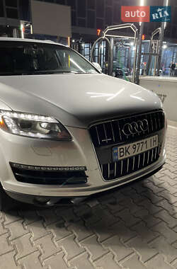 Позашляховик / Кросовер Audi Q7 2014 в 