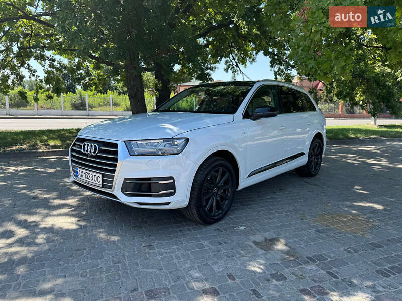 Внедорожник / Кроссовер Audi Q7 2018 в 