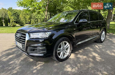 Внедорожник / Кроссовер Audi Q7 2015 в 
