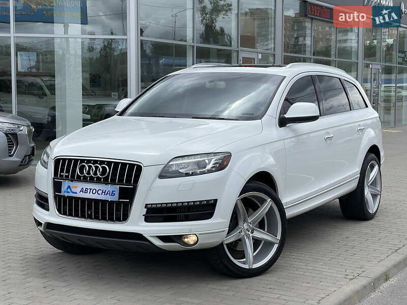 Позашляховик / Кросовер Audi Q7 2013 в 