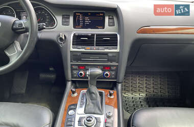 Позашляховик / Кросовер Audi Q7 2013 в 