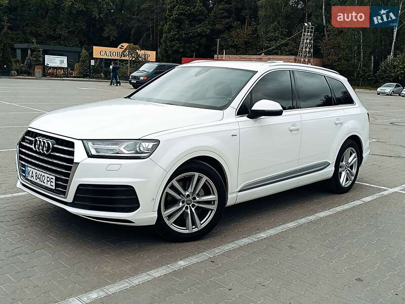 Внедорожник / Кроссовер Audi Q7 2017 в 