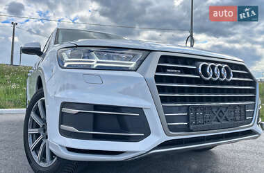 Внедорожник / Кроссовер Audi Q7 2016 в 