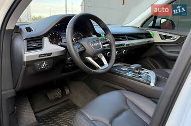 Внедорожник / Кроссовер Audi Q7 2016 в 