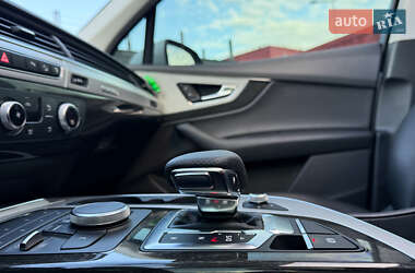 Внедорожник / Кроссовер Audi Q7 2016 в 