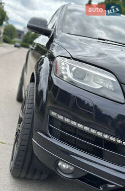 Позашляховик / Кросовер Audi Q7 2012 в 